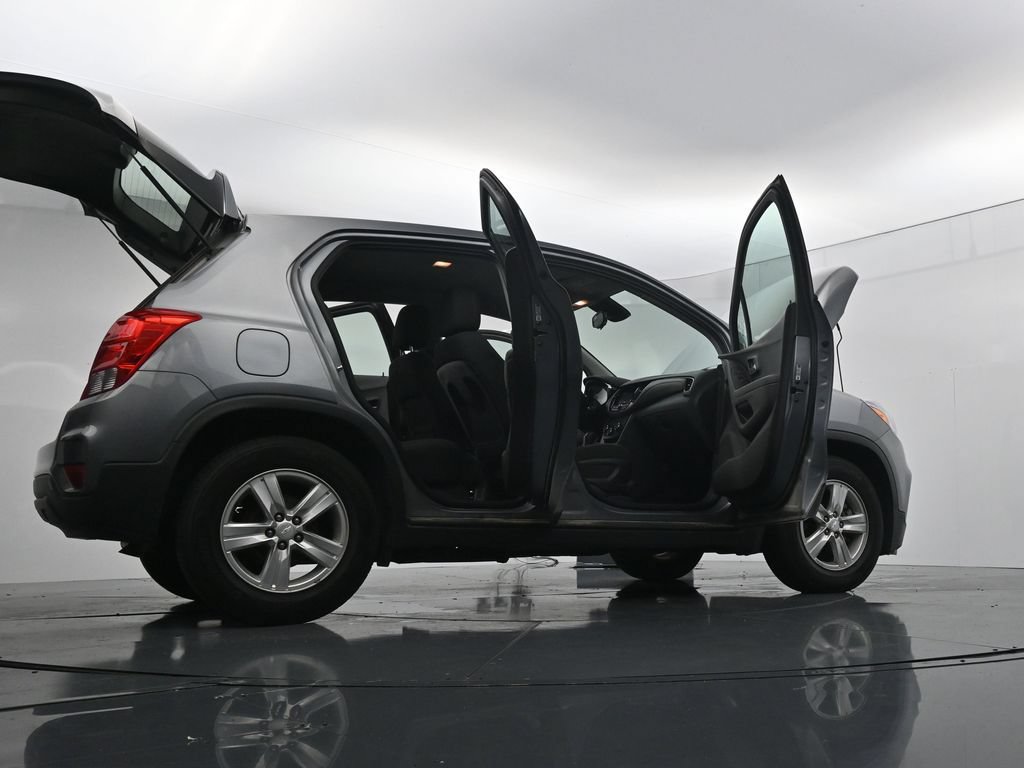 Used 2020 Chevrolet Trax LS FWD image 29