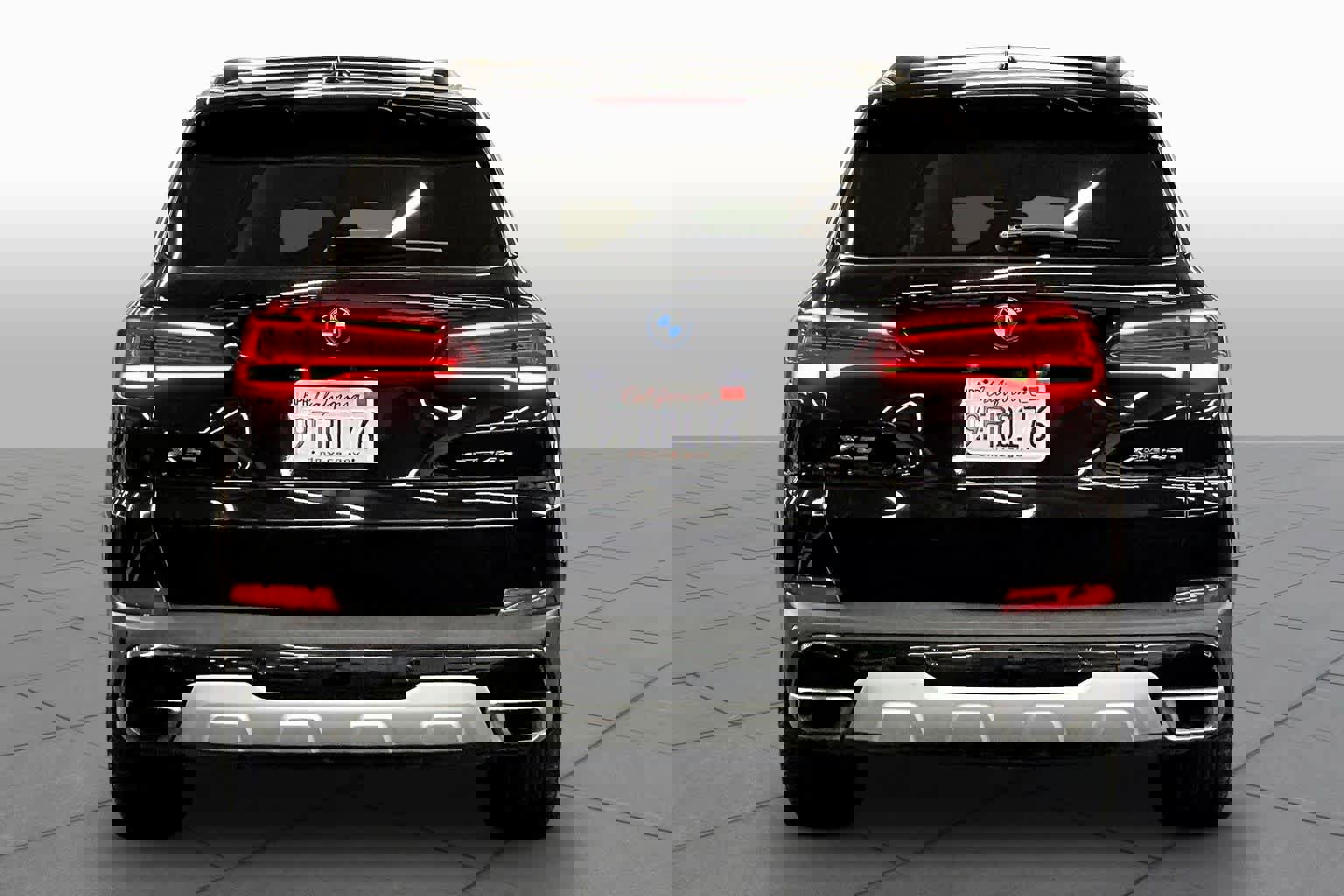 Used 2023 BMW X5 xDrive45e w/ Parking Assistance Package image 4