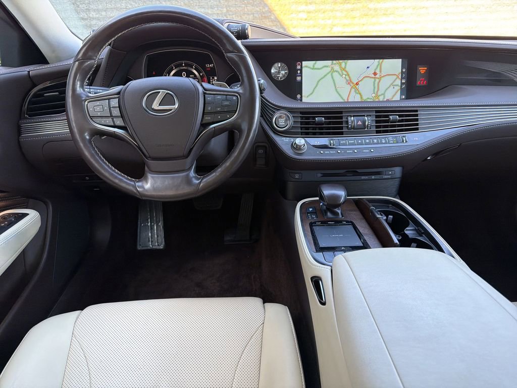 Used 2018 Lexus LS 500 w/ Accessory Package (Z2) image 25