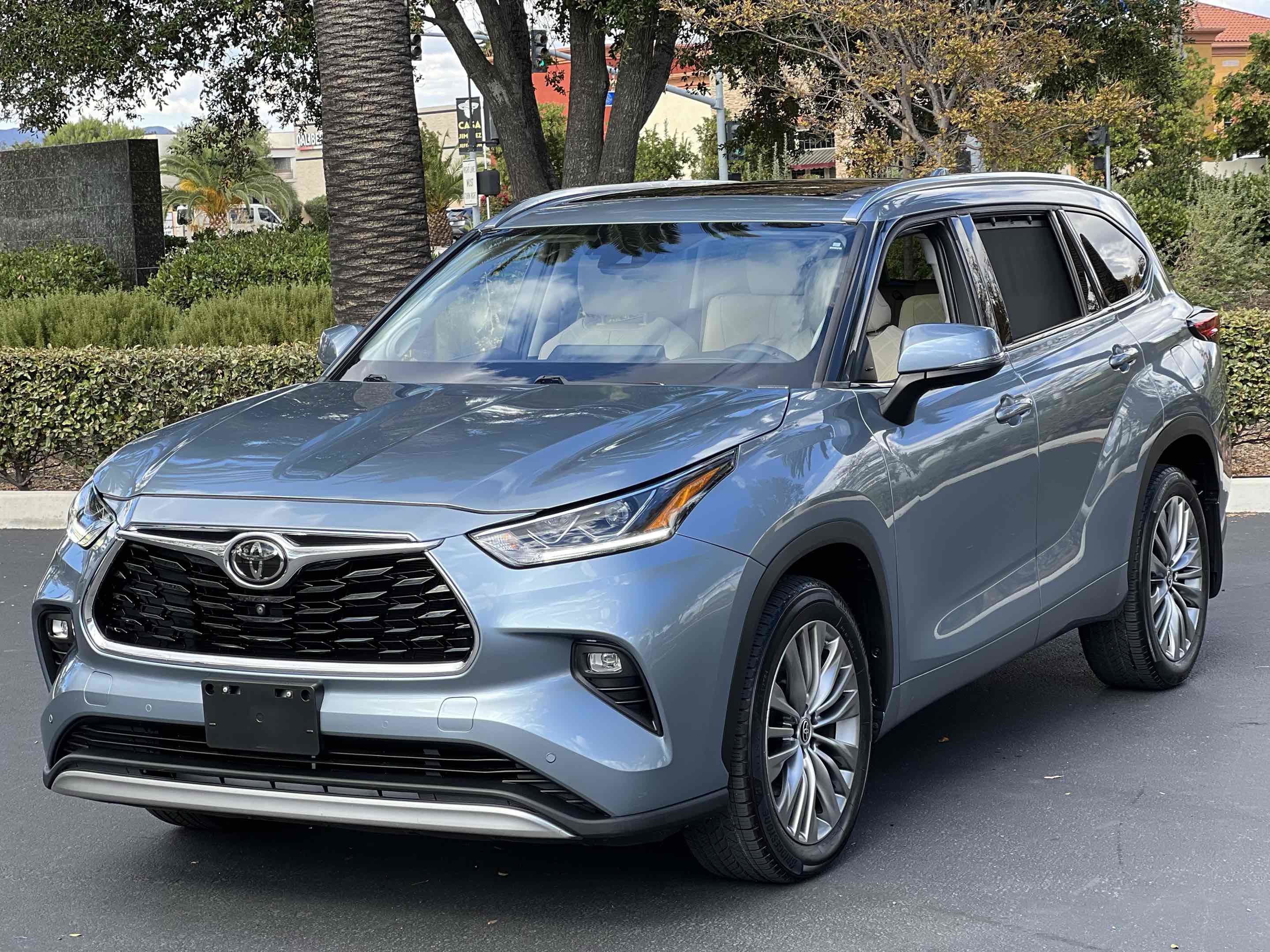 Used 2020 Toyota Highlander Platinum image 25