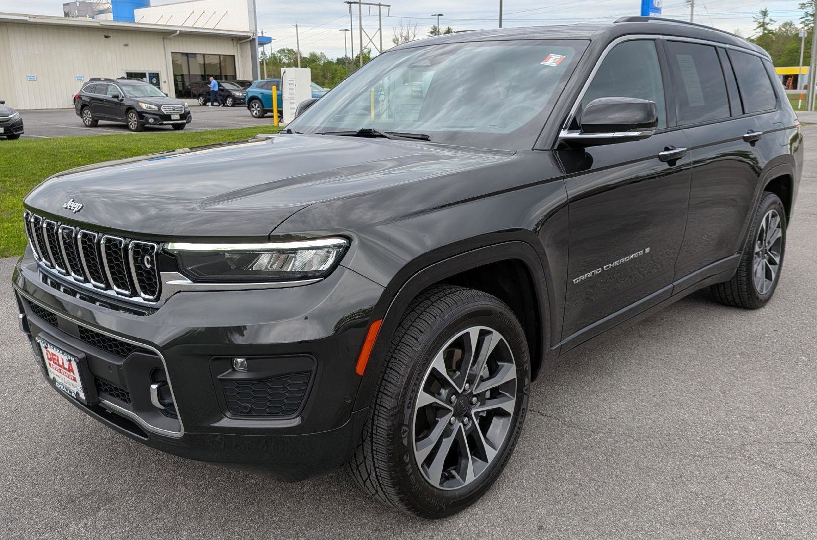 Used 2023 Jeep Grand Cherokee L Overland w/ Advanced Protech Group III AWD/4WD image 4