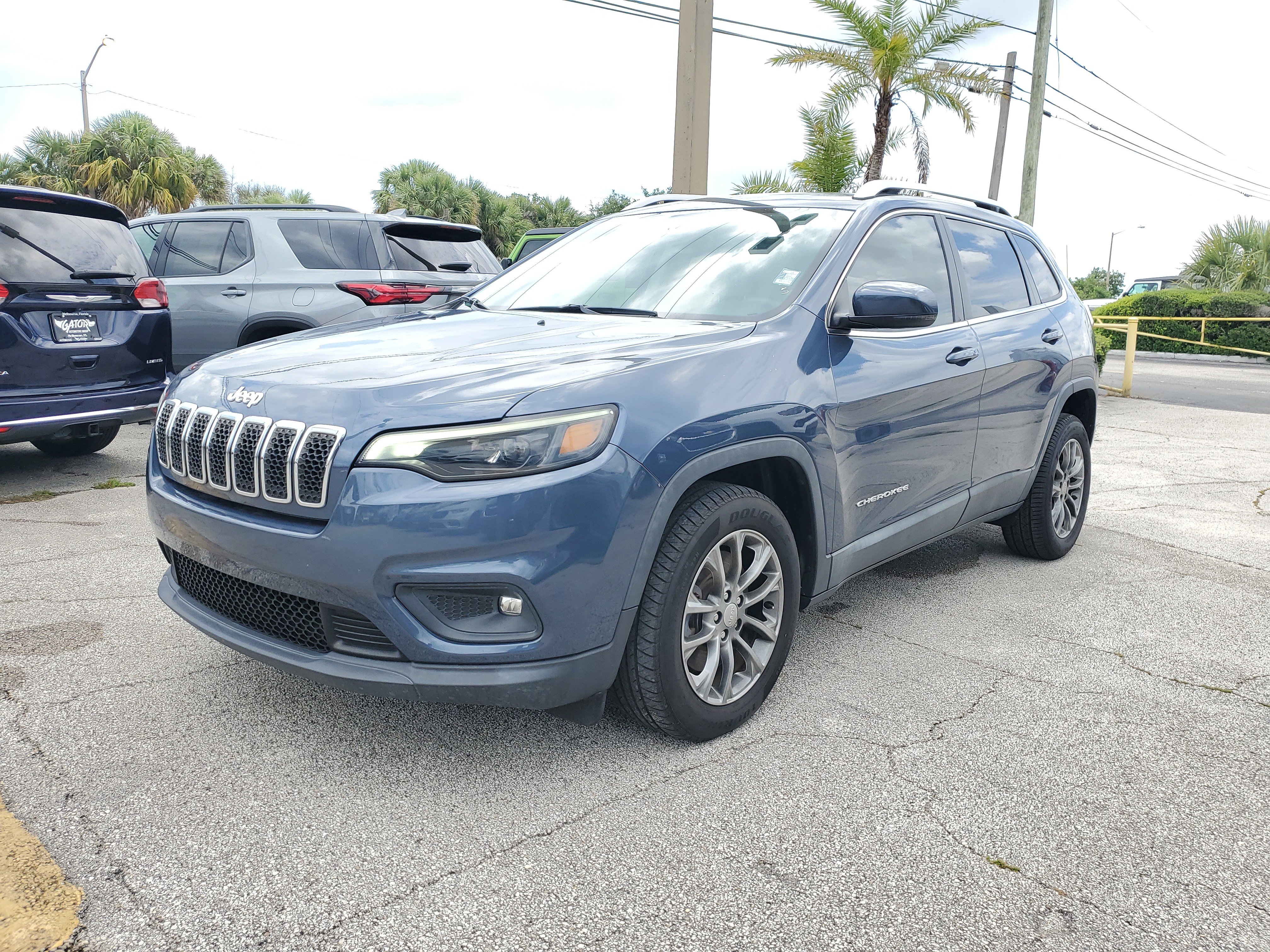 Used 2020 Jeep Cherokee Latitude Plus w/ Comfort/Convenience Group FWD image 2