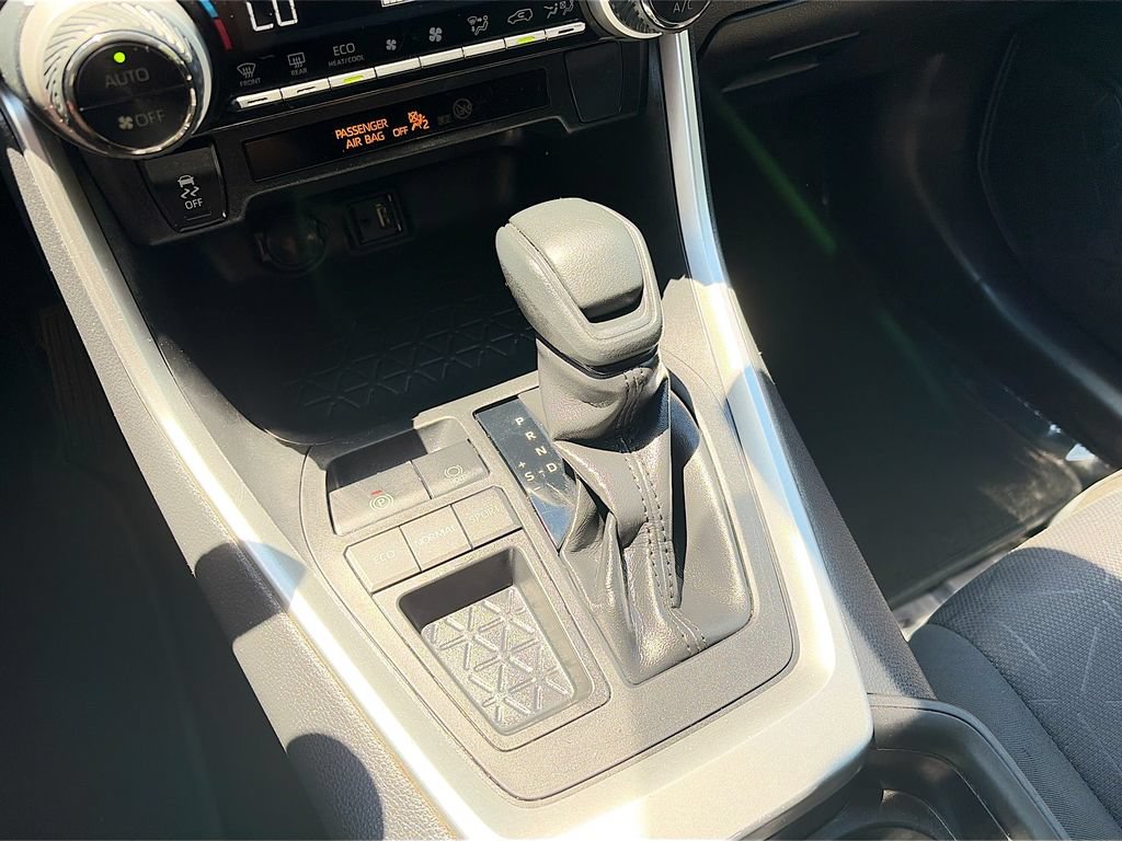 Used 2019 Toyota RAV4 XLE FWD image 16