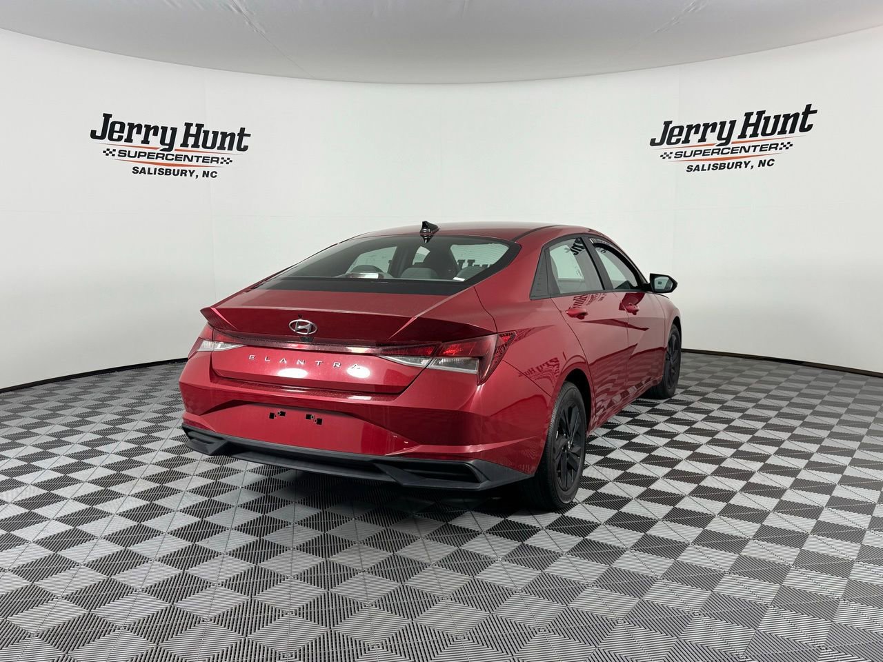 Used 2023 Hyundai Elantra SEL w/ Preferred Accessory Package image 9