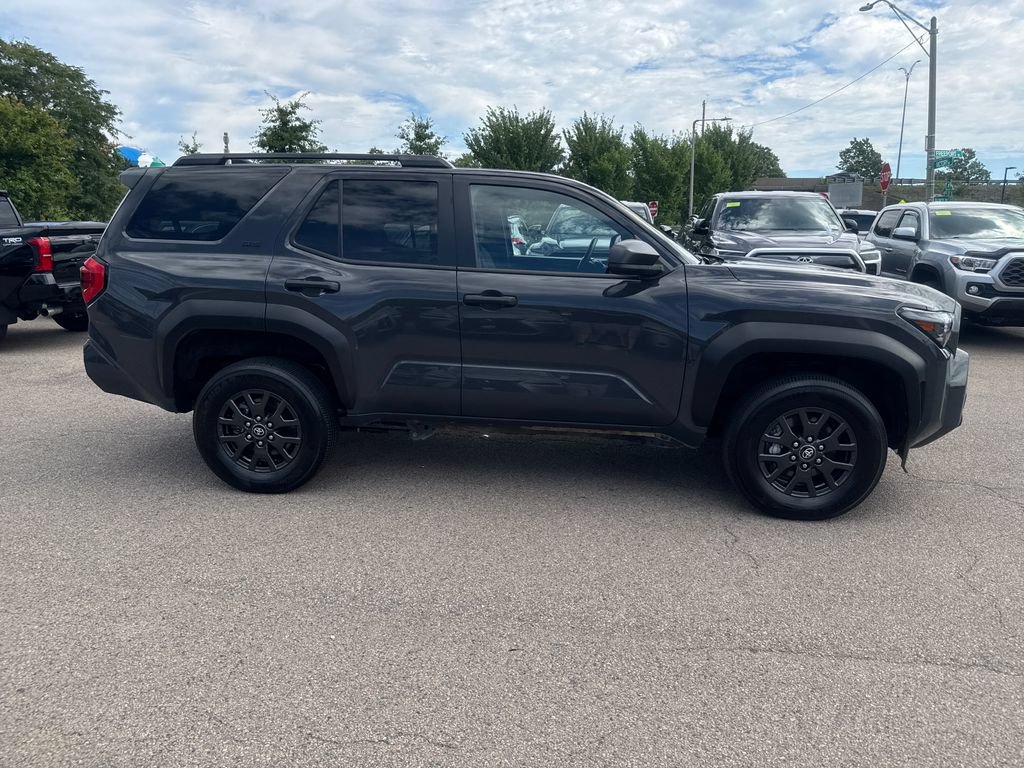 Used 2025 Toyota 4Runner SR5 AWD/4WD image 9