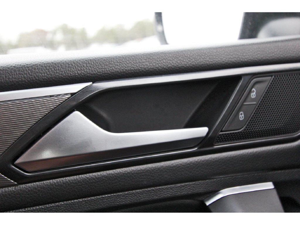 Used 2022 Volkswagen Tiguan SE R-Line FWD image 25