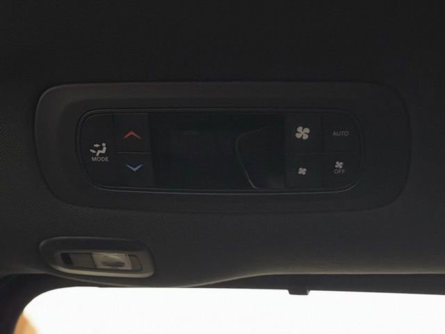 Certified 2025 Chrysler Pacifica Limited image 26