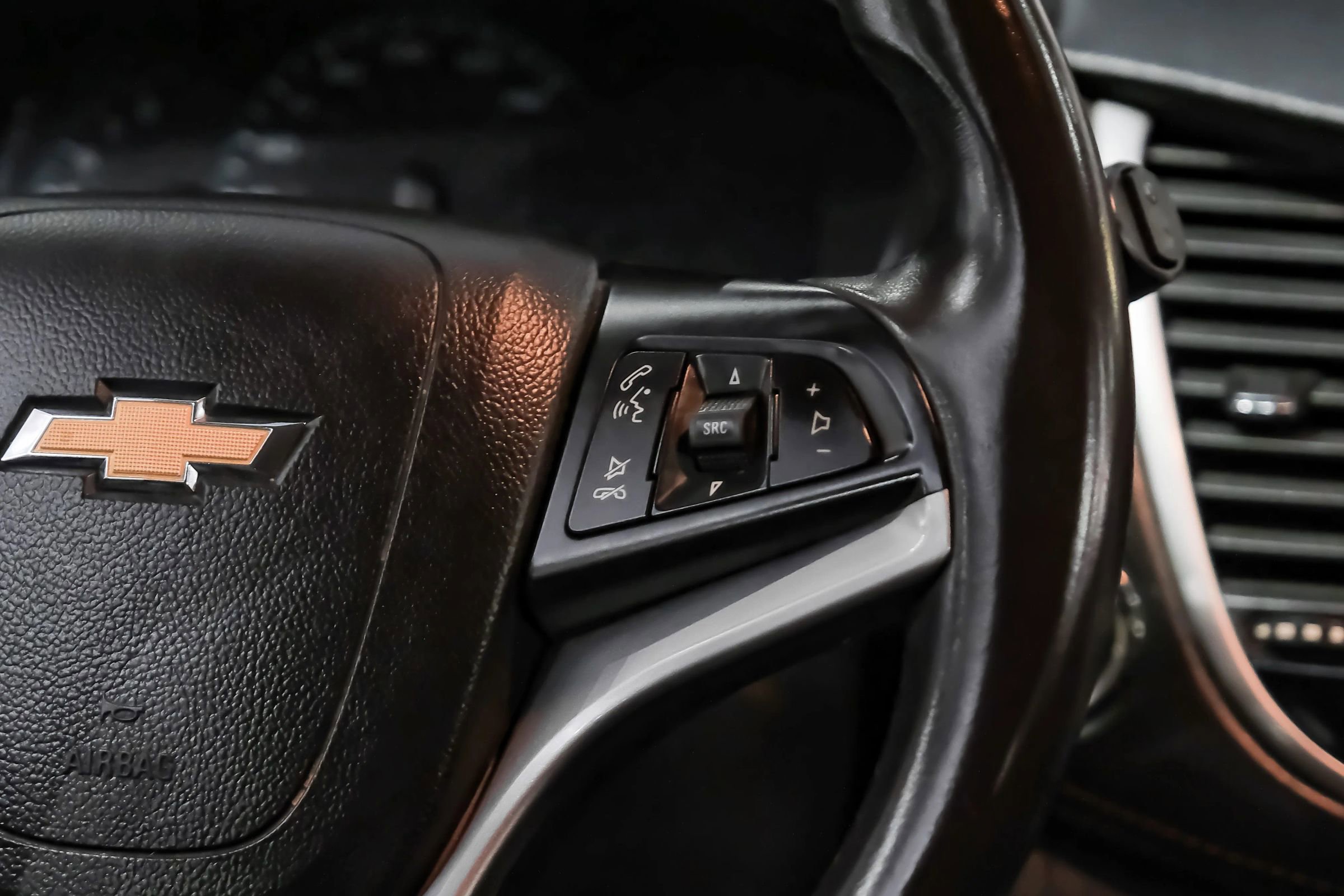 Used 2022 Chevrolet Trax LT w/ LT Convenience Package image 15
