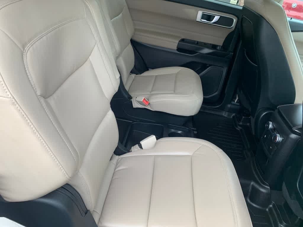 Used 2020 Ford Explorer XLT w/ Equipment Group 202A AWD/4WD image 16
