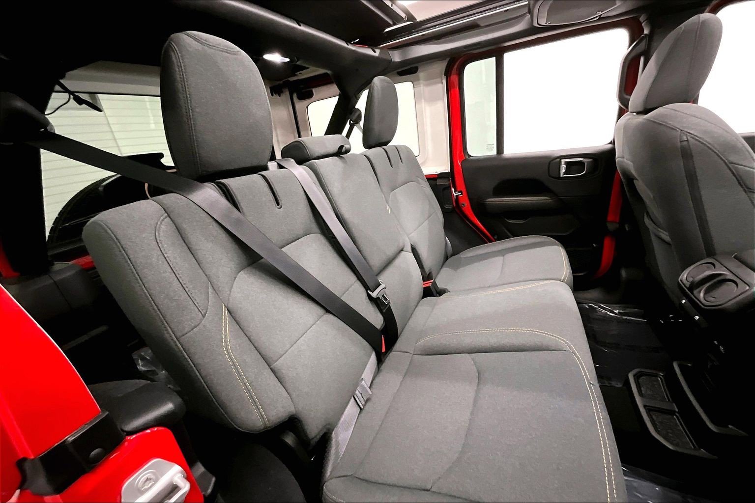 Used 2025 Jeep Wrangler Unlimited Sahara w/ Safety Group AWD/4WD image 27