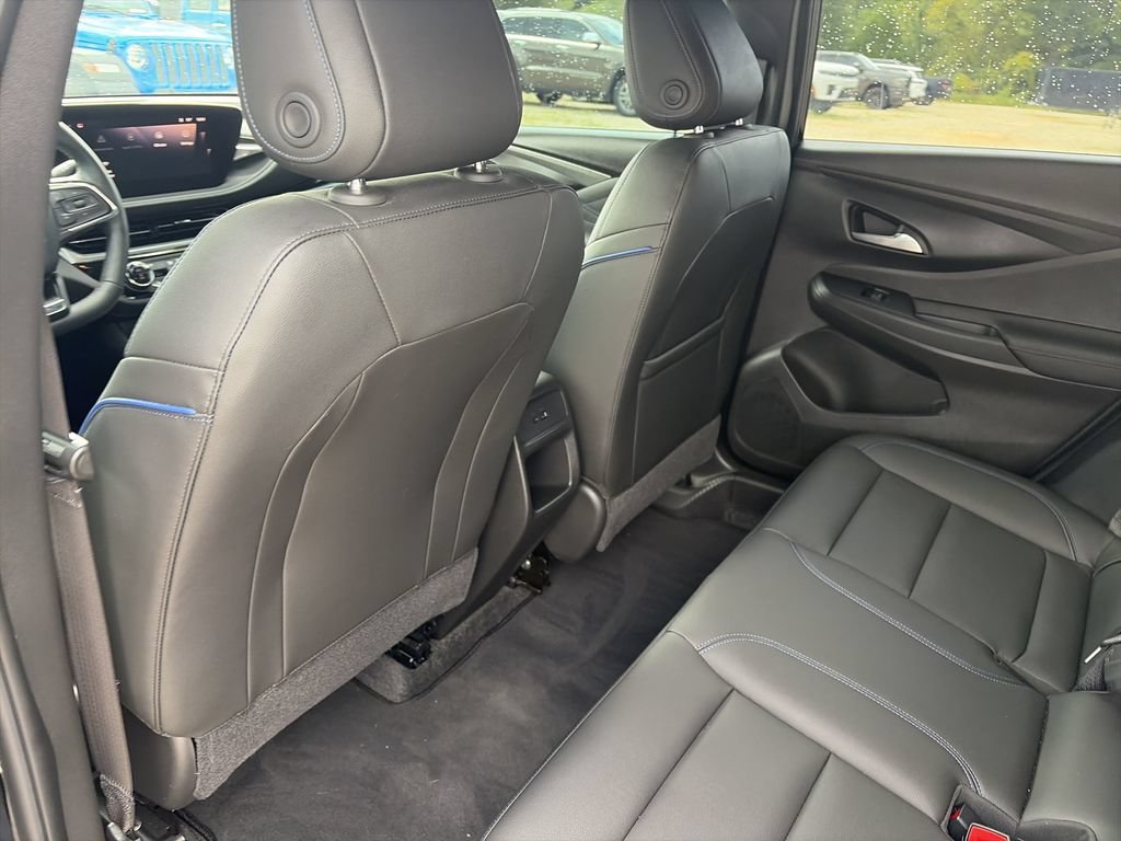 Used 2024 Buick Envista Sport Touring w/ Convenience I Package FWD image 28