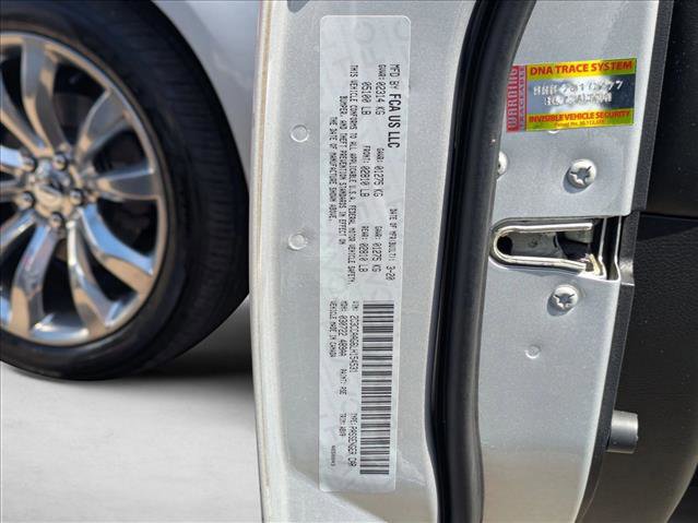 Used 2020 Chrysler 300 Touring w/ Chrome Appearance Package RWD image 24