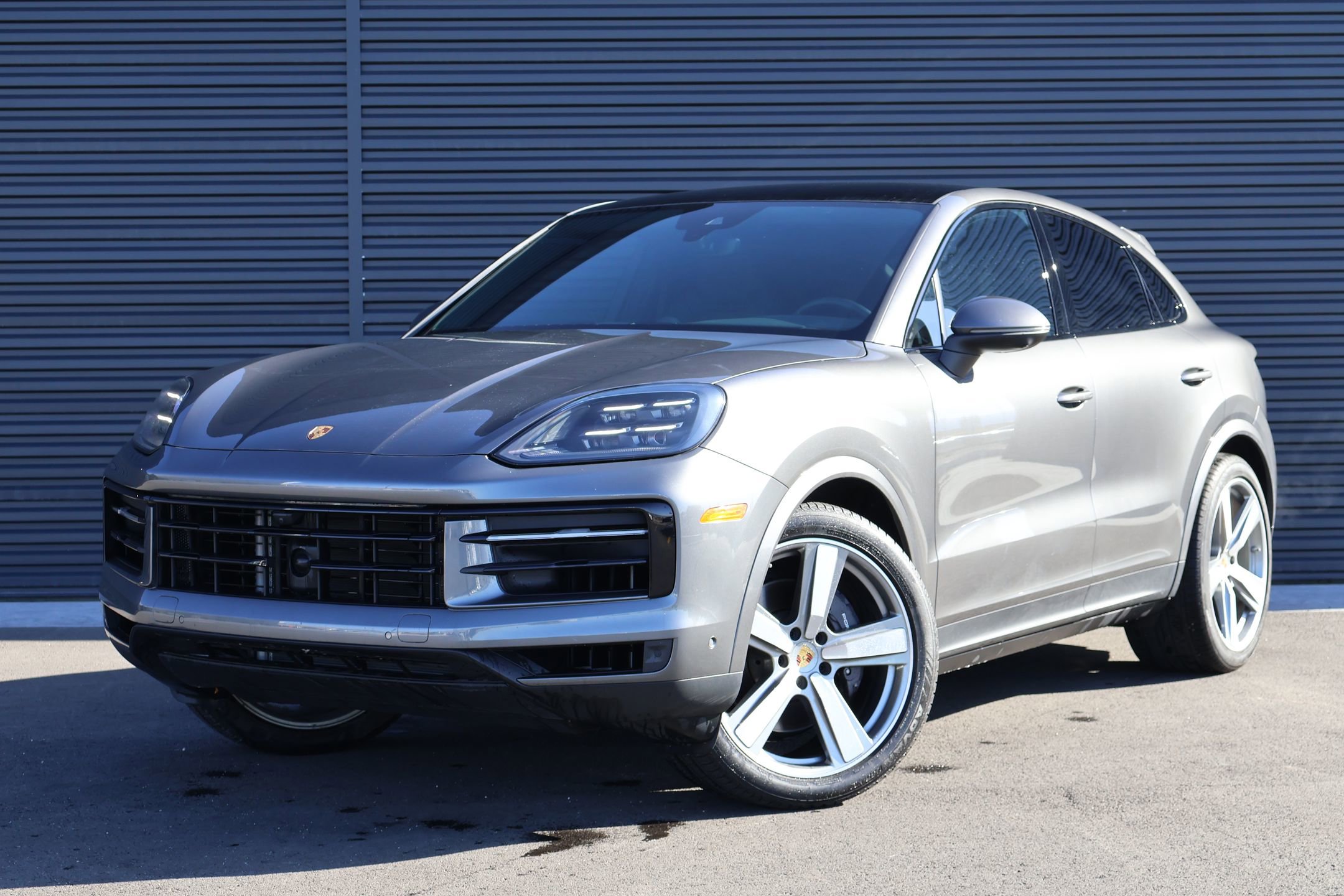 Certified 2024 Porsche Cayenne image 1