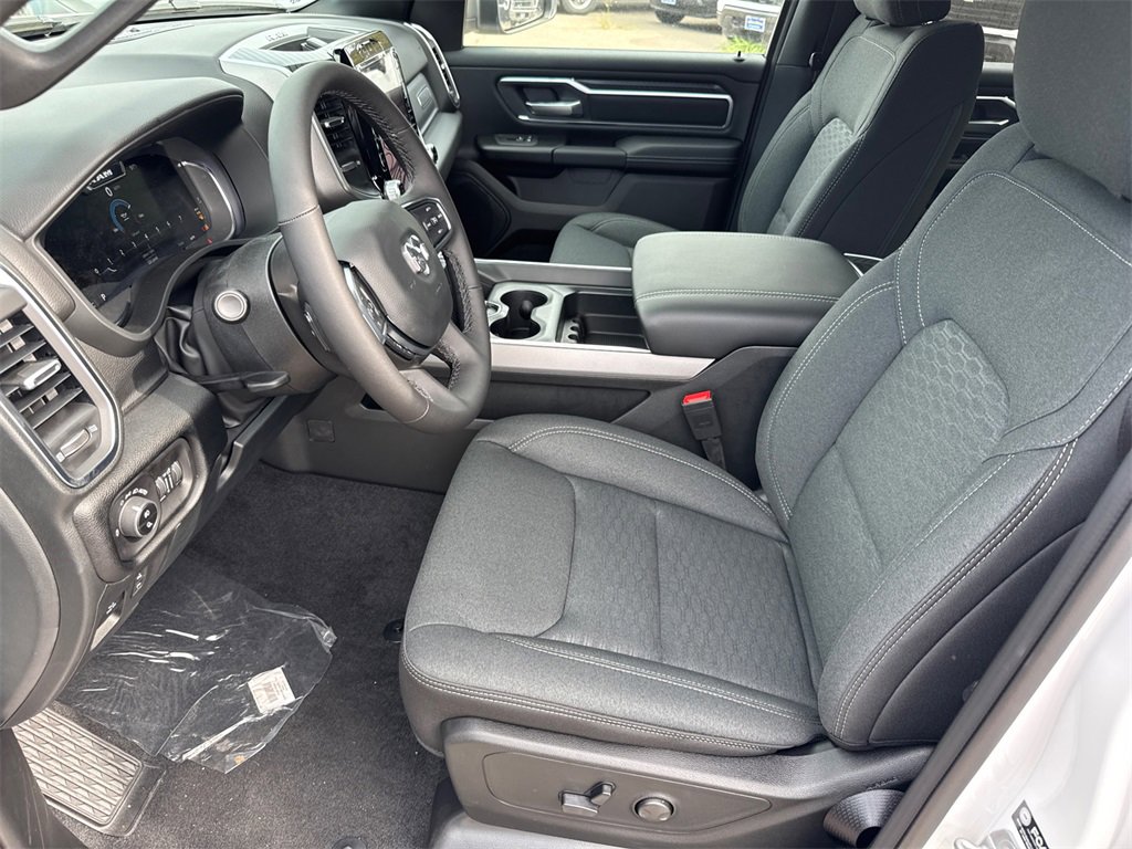 New 2026 RAM 1500 4x4 Crew Cab image 27