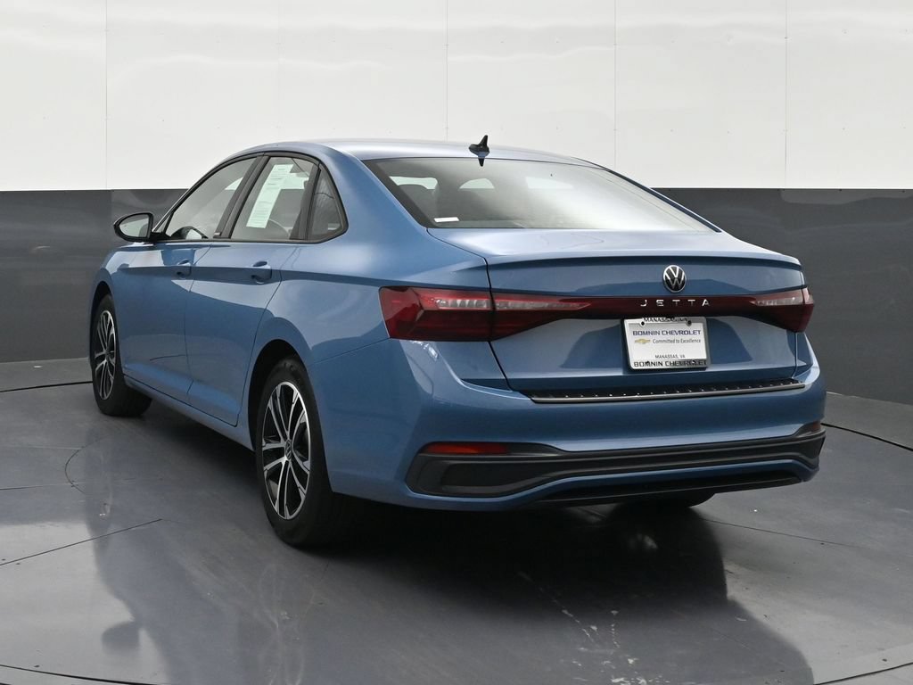 Used 2025 Volkswagen Jetta Sport FWD image 3