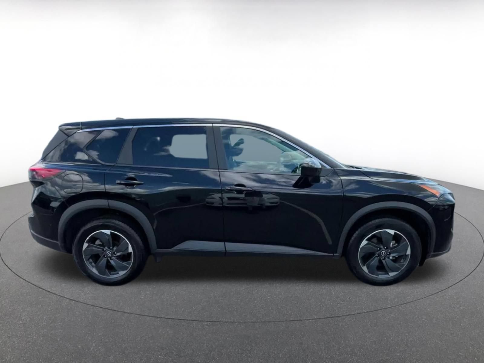 Used 2025 Nissan Rogue SV FWD image 16