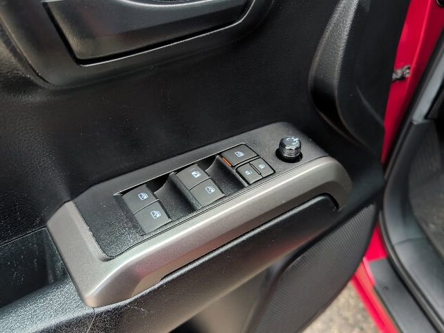 Used 2022 Toyota Tacoma SR5 AWD/4WD image 16