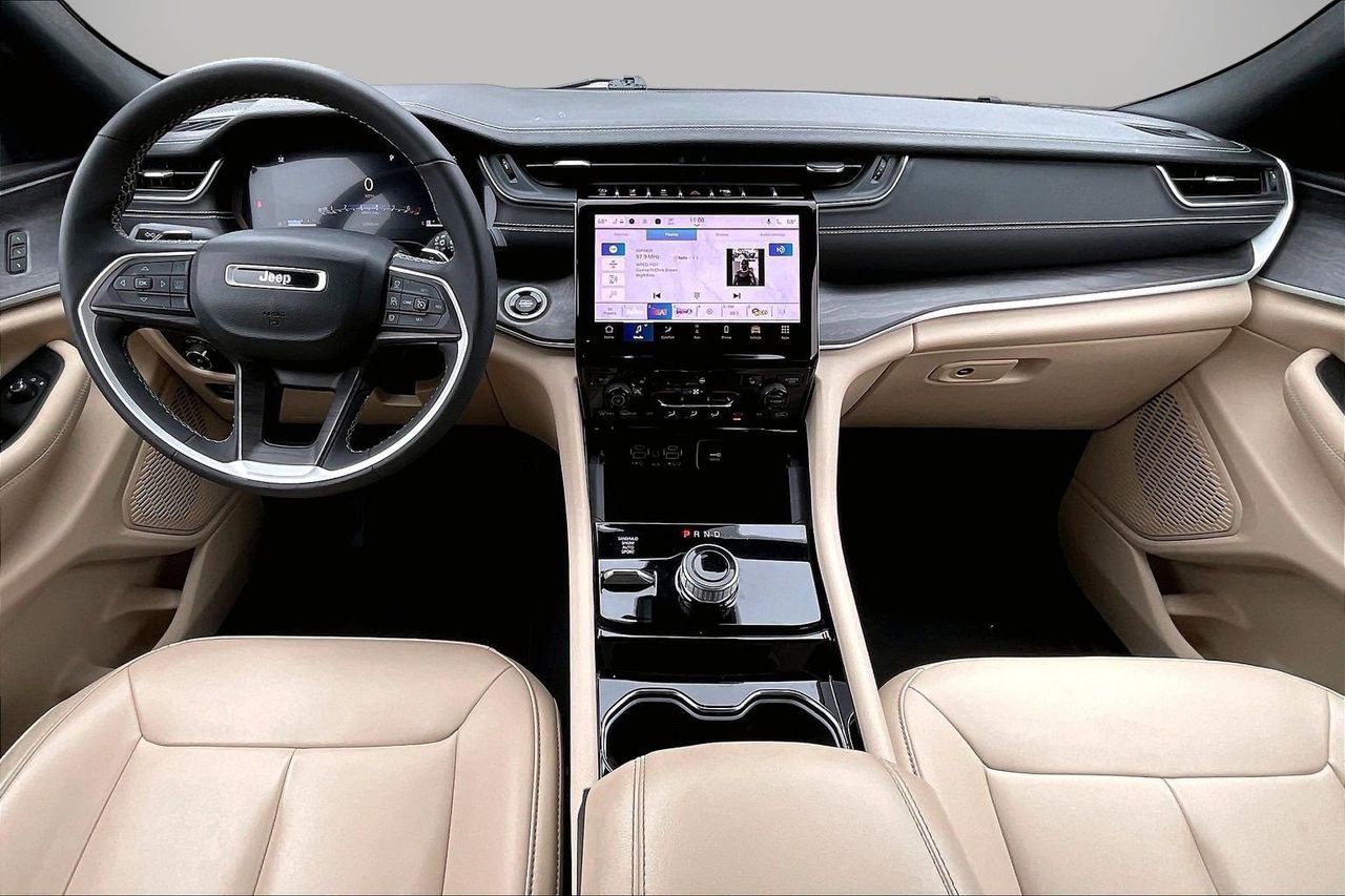 Certified 2023 Jeep Grand Cherokee Limited w/ MOPAR Finishing Package image 16