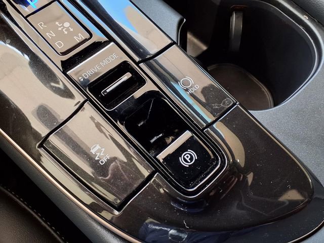 Used 2025 Toyota Crown Platinum AWD/4WD image 14