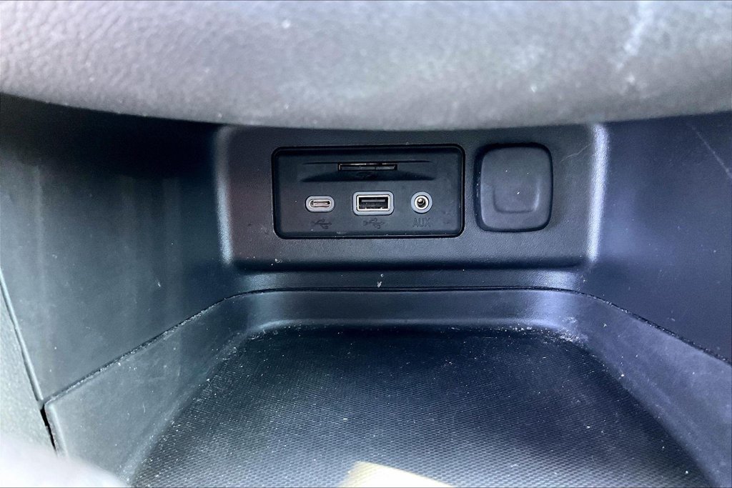 Used 2023 Chevrolet Equinox RS w/ RS Leather Package FWD image 18