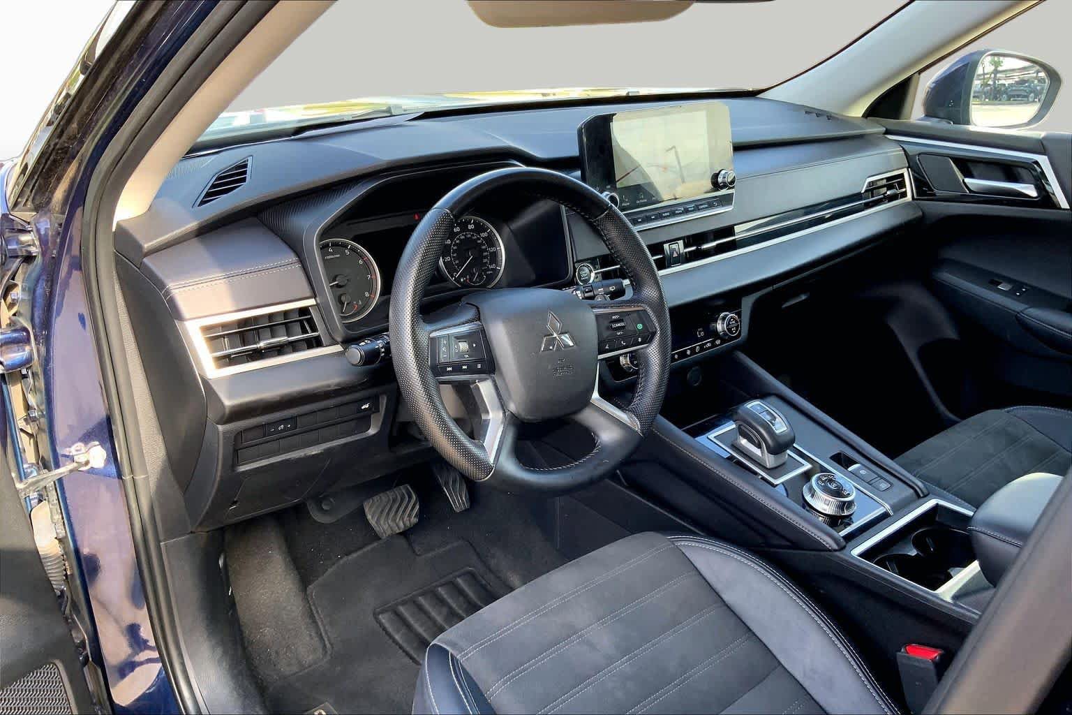 Used 2023 Mitsubishi Outlander SE AWD/4WD image 17