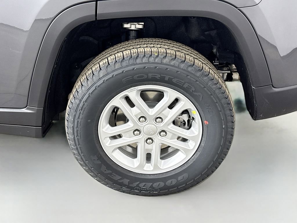 New 2025 Jeep Grand Cherokee Laredo image 46