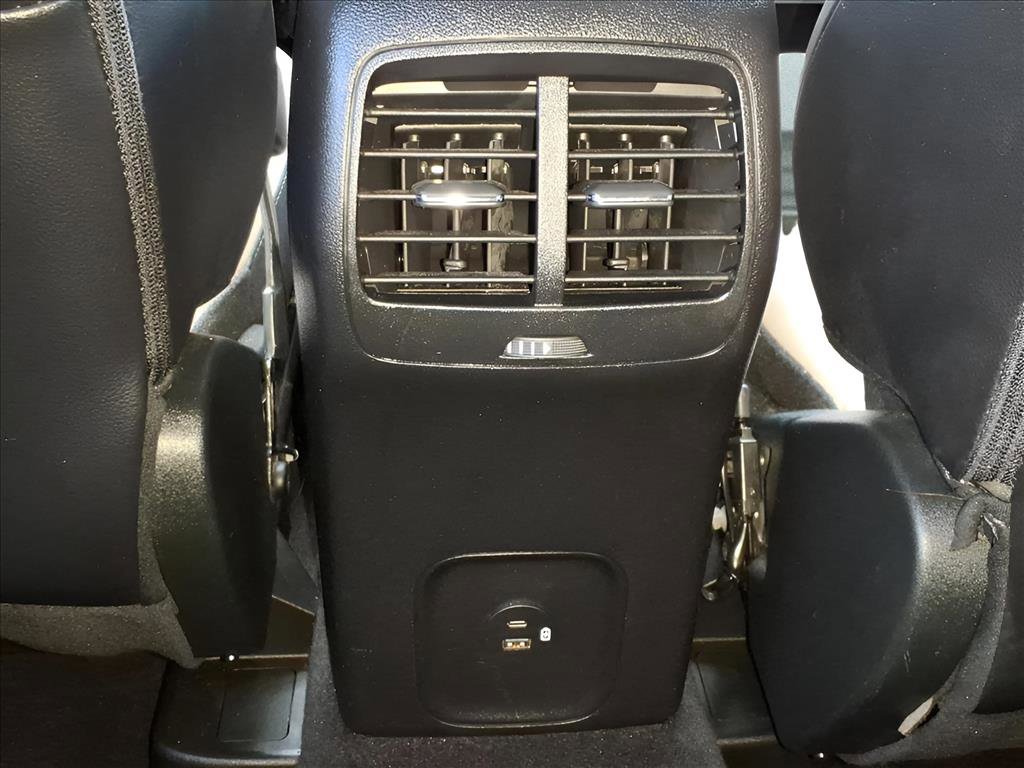 Used 2022 Ford Escape Titanium image 10