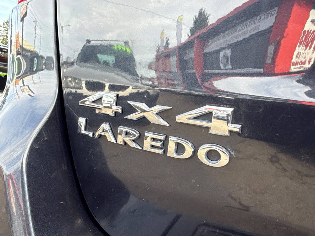 Used 2013 Jeep Grand Cherokee Laredo AWD/4WD image 8