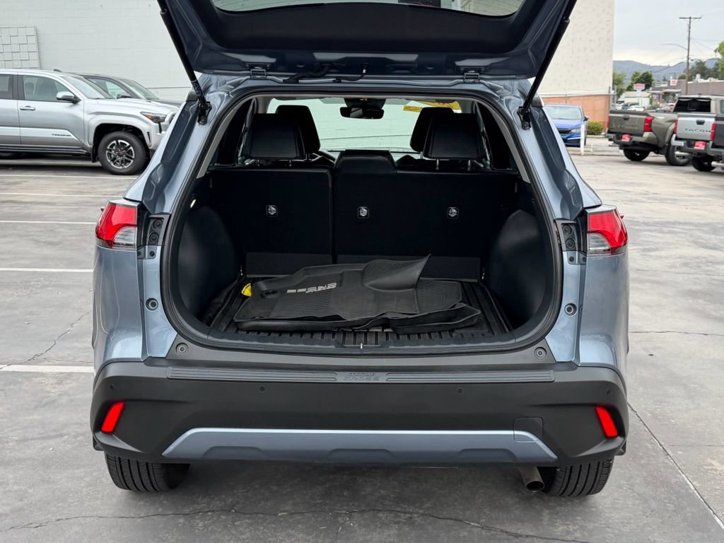 Certified 2023 Toyota Corolla Cross XLE image 9