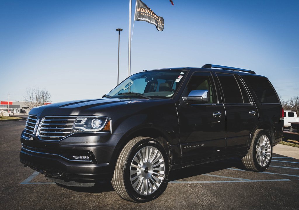 Used 2016 Lincoln Navigator Select image 22