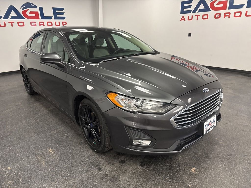 Used 2020 Ford Fusion SE w/ Equipment Group 151A image 2