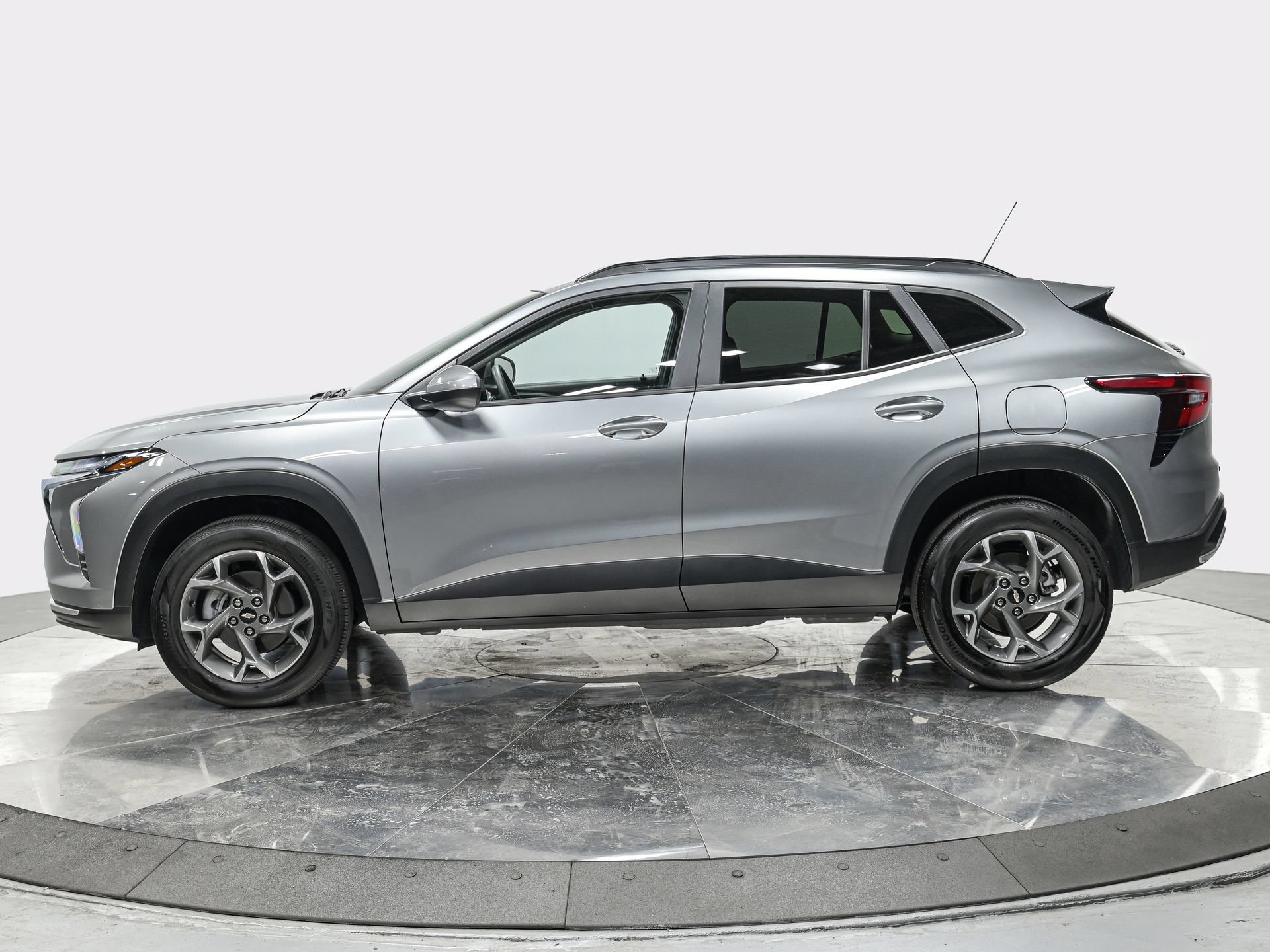 Used 2026 Chevrolet Trax LT w/ Driver Confidence Package FWD image 2