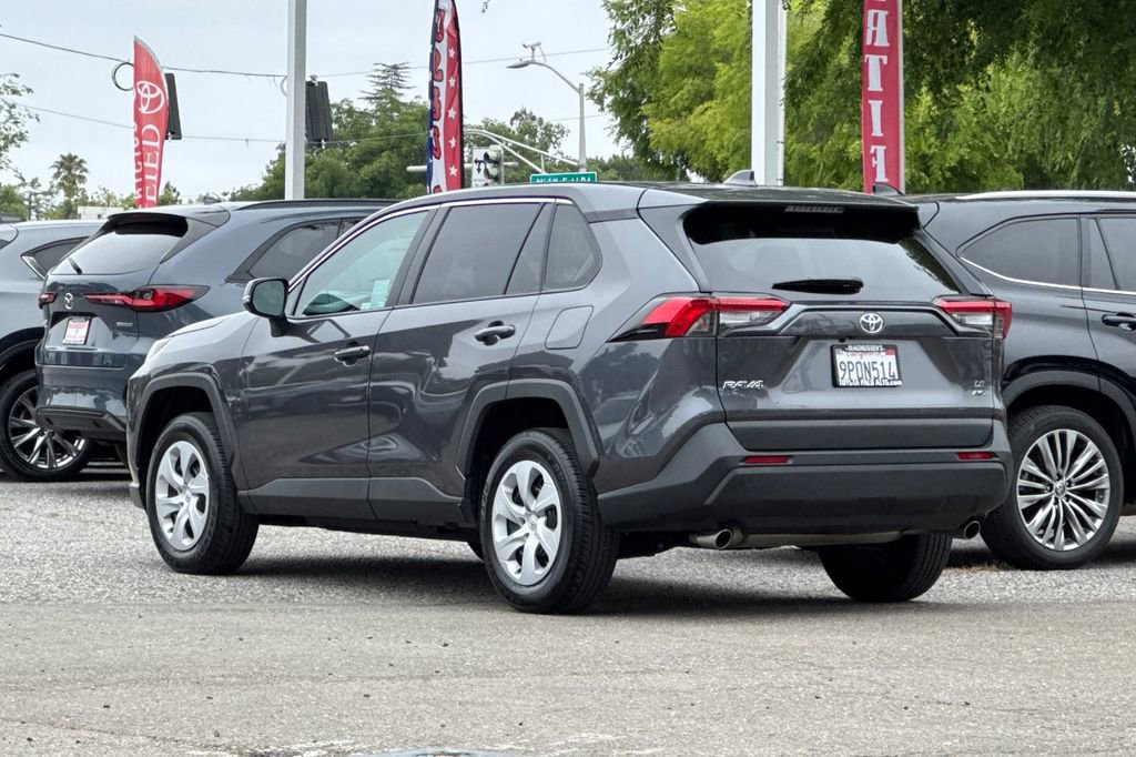 Certified 2024 Toyota RAV4 LE AWD/4WD image 5