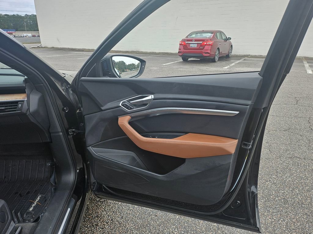 Used 2021 Audi e-tron Premium image 47