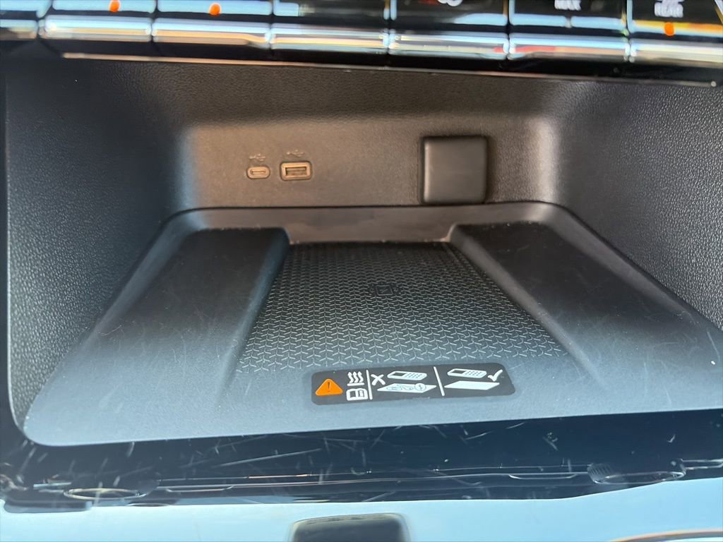 Used 2026 Chevrolet Traverse LT image 32