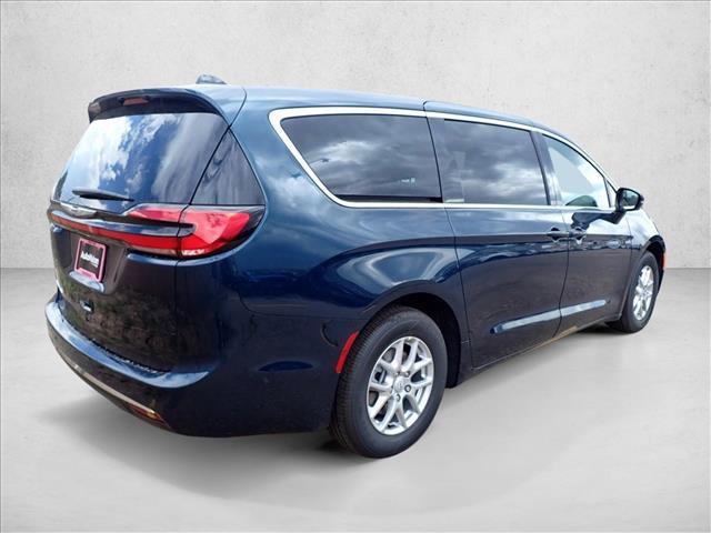 New 2025 Chrysler Pacifica Select FWD image 4