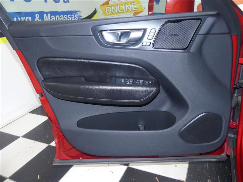 Used 2019 Volvo XC60 T5 Inscription image 25