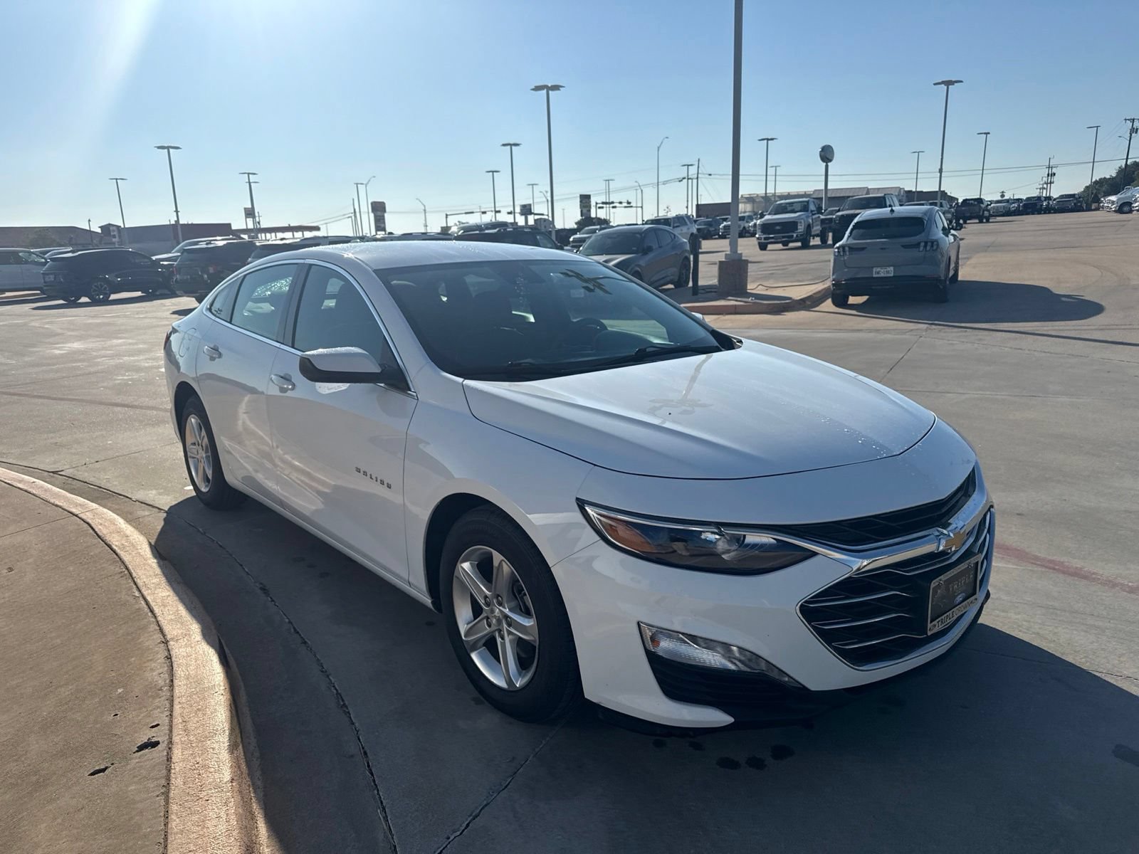 Used 2024 Chevrolet Malibu LT FWD image 3