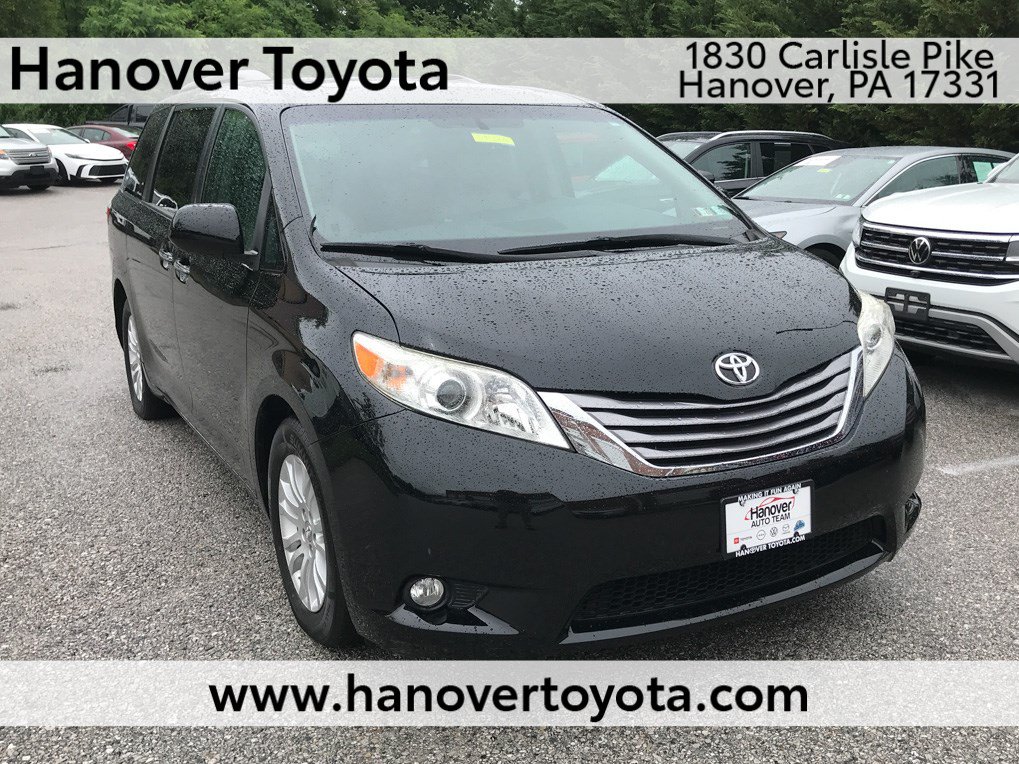 Used 2017 Toyota Sienna XLE FWD image 1