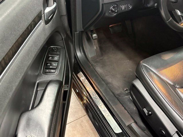 Used 2018 Chrysler 300 Limited AWD/4WD image 10