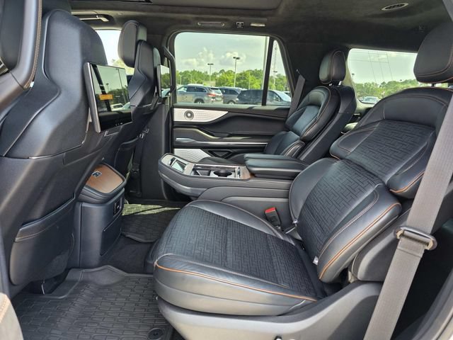 Certified 2025 Lincoln Navigator Black Label AWD/4WD image 9