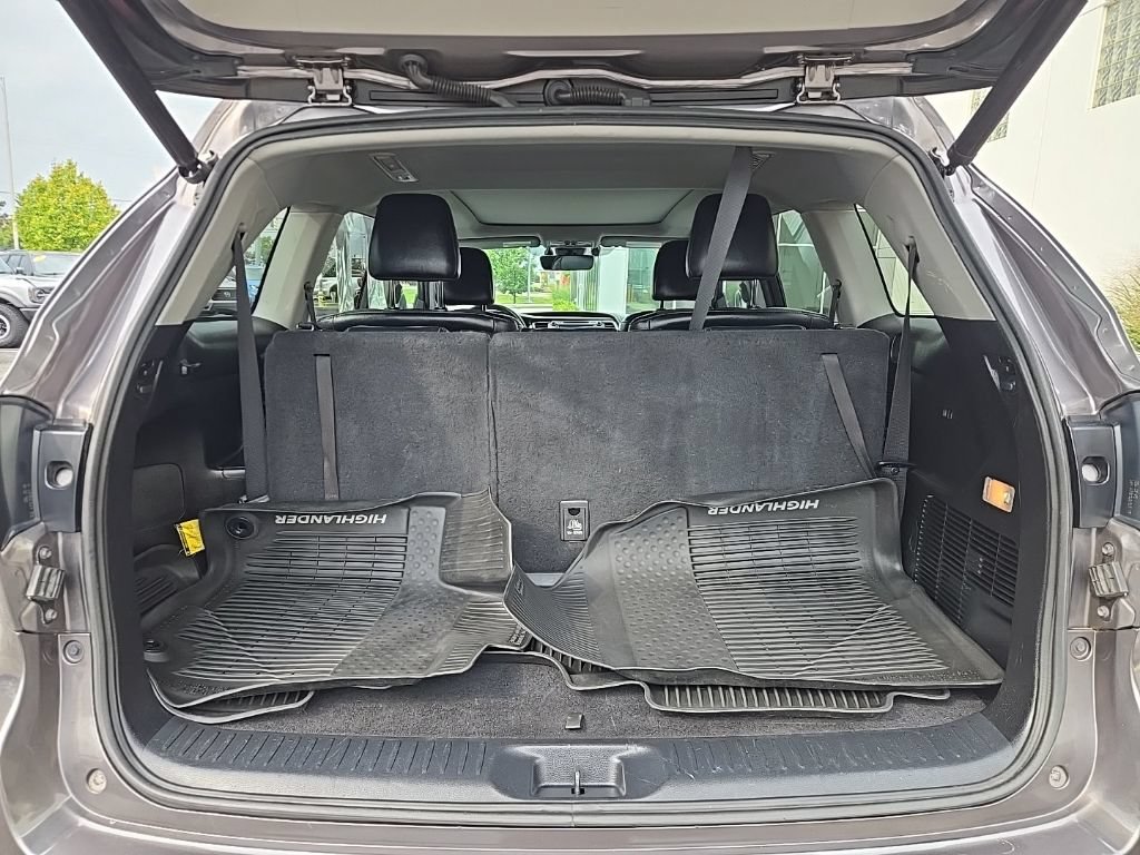 Used 2017 Toyota Highlander Limited Platinum AWD/4WD image 16