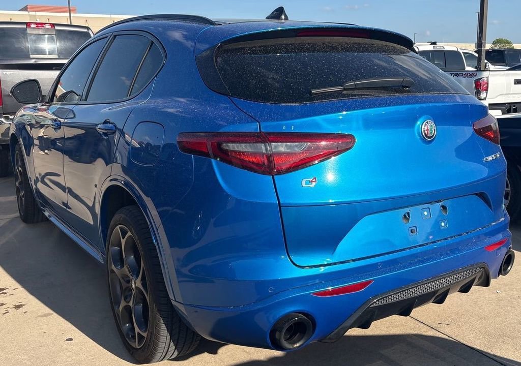 Used 2022 Alfa Romeo Stelvio Veloce image 3