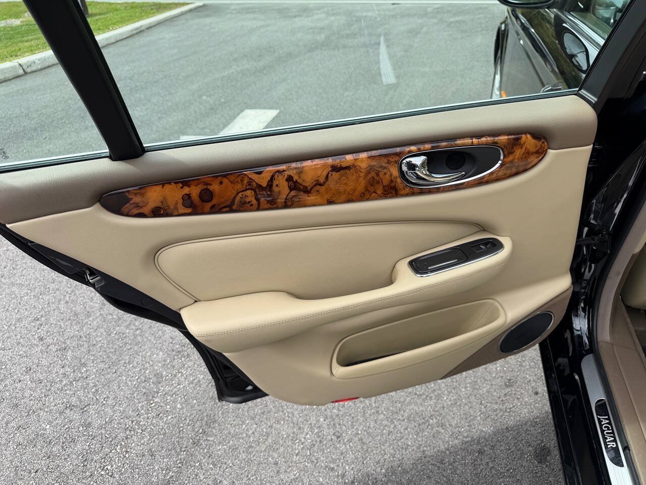 Used 2005 Jaguar XJ8 RWD image 13