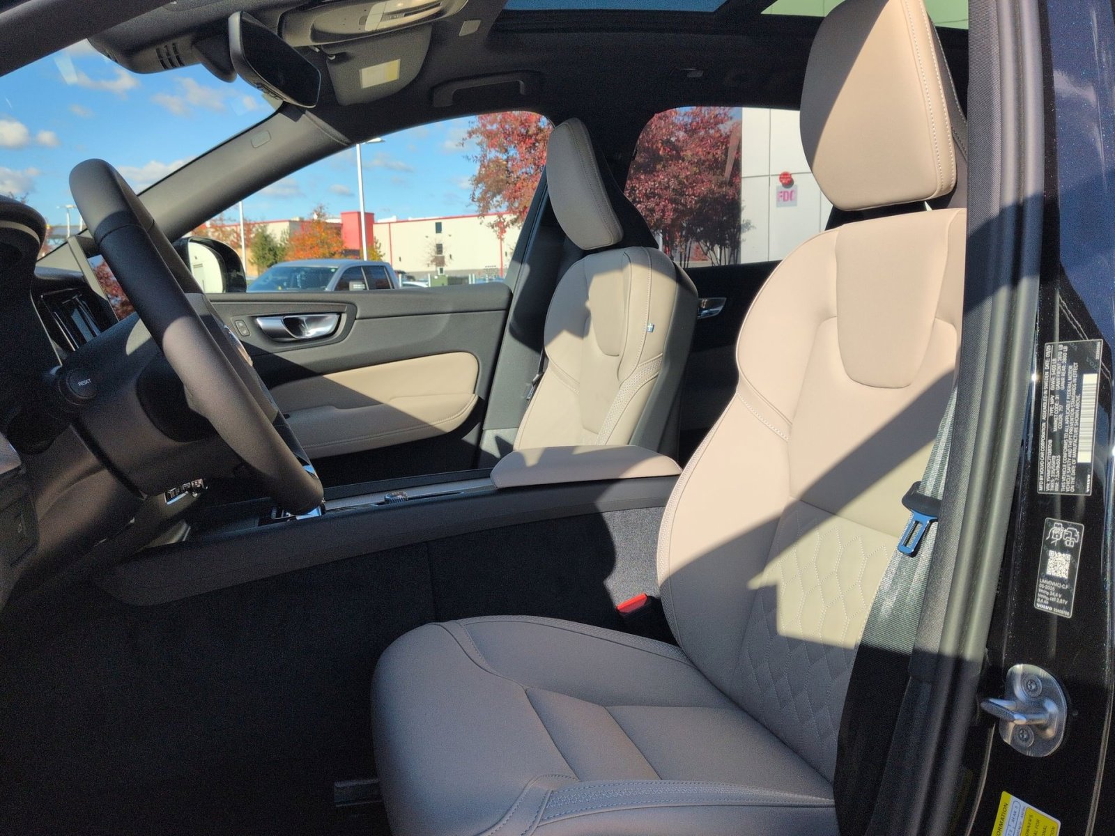 New 2026 Volvo XC60 B5 Plus w/ Protection Package Premier AWD/4WD image 13