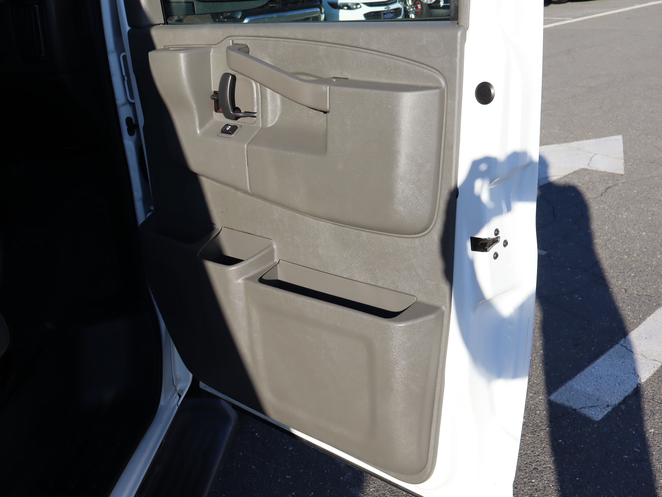 Used 2025 Chevrolet Express 3500 LT w/ LT Preferred Equipment Group RWD image 32