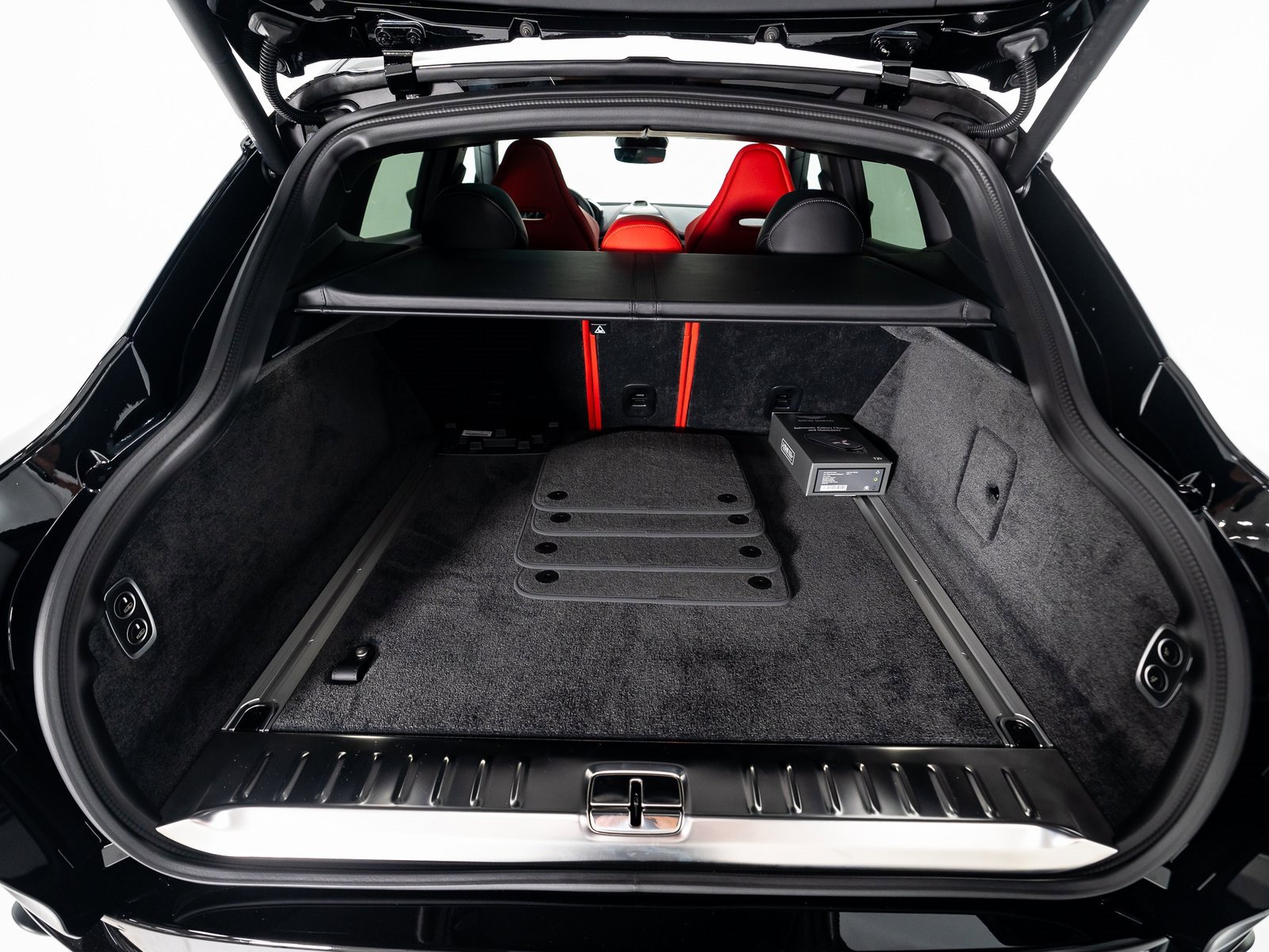 Used 2025 Aston Martin DBX 707 image 44