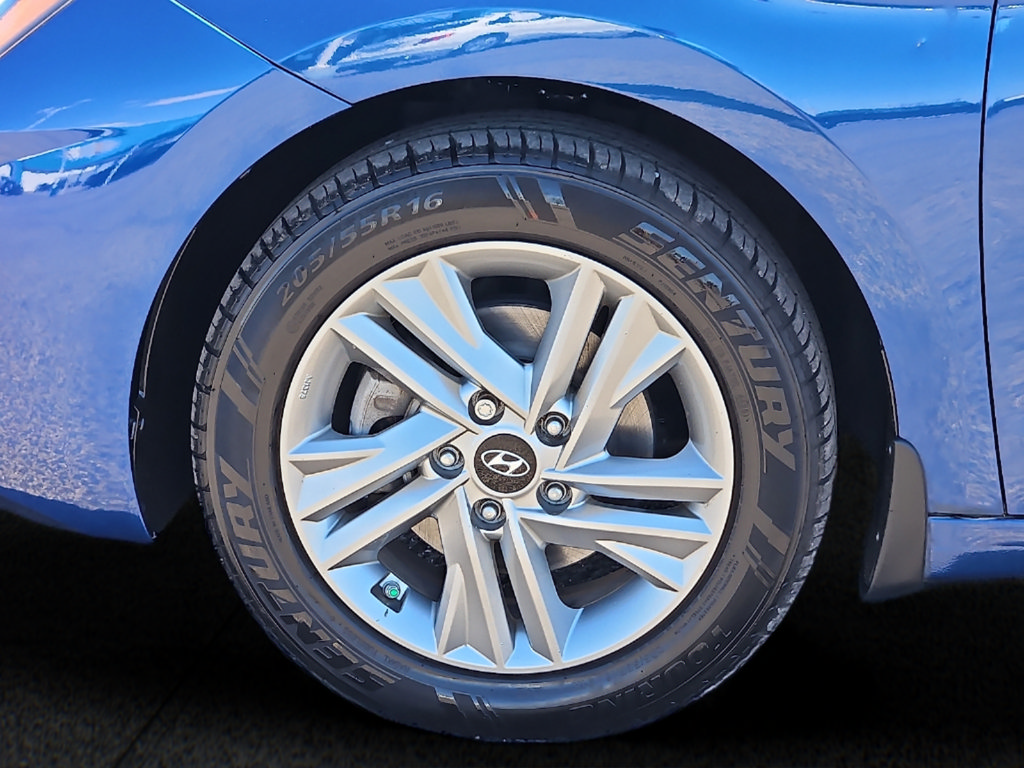 Used 2020 Hyundai Elantra SEL w/ Winter Weather Package FWD image 8