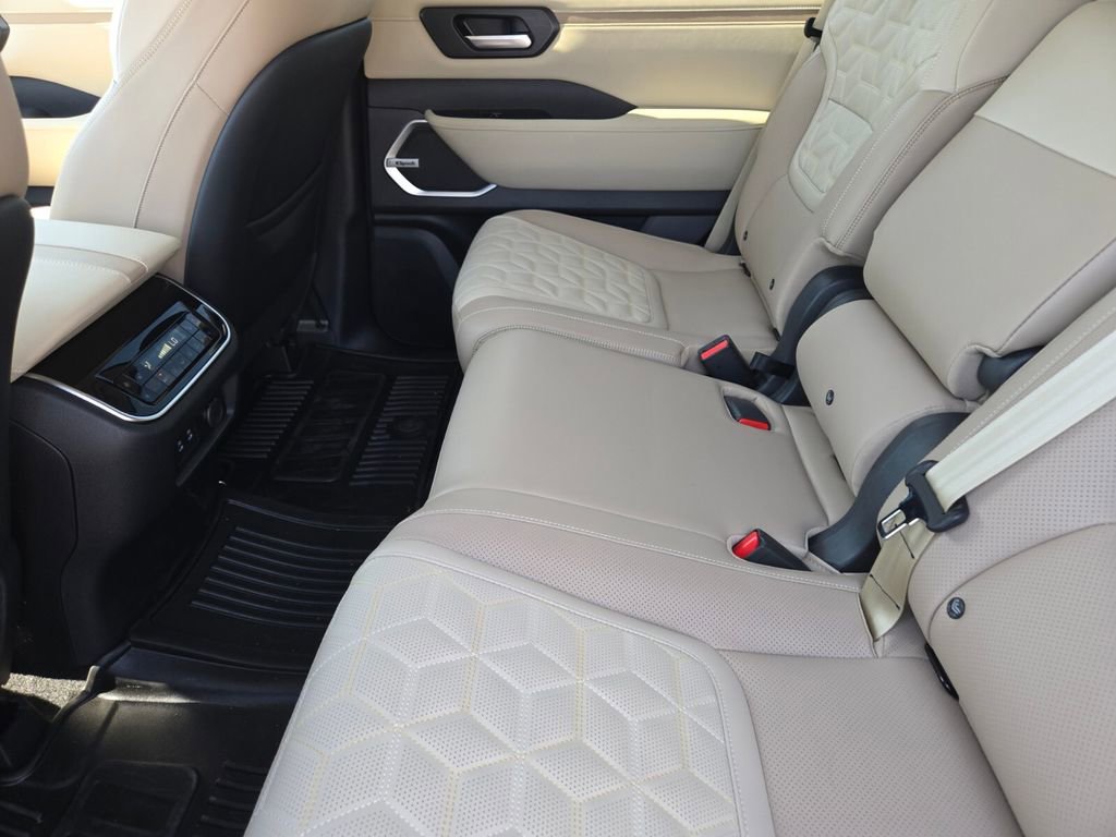 New 2025 Nissan Armada Platinum image 8