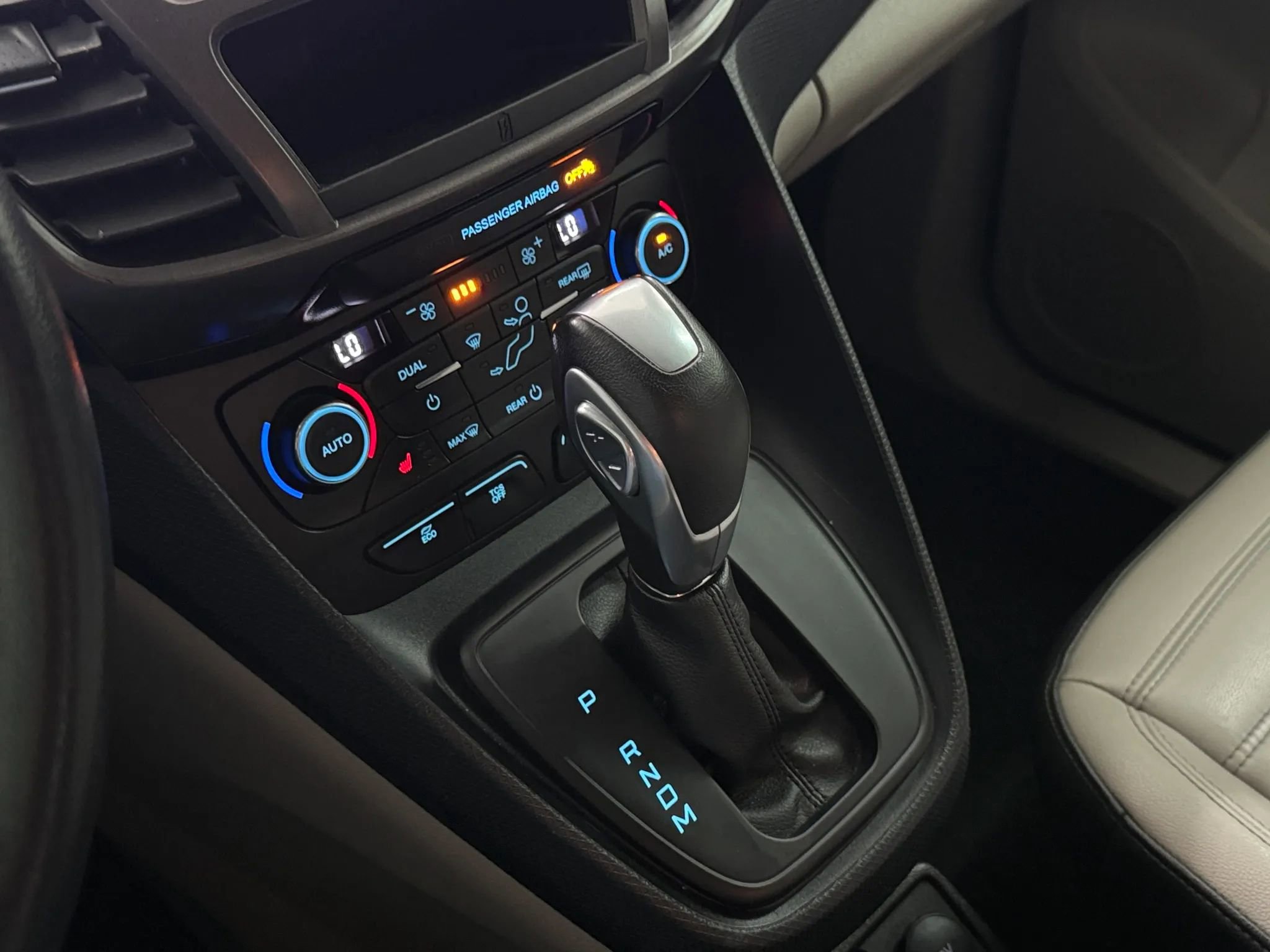 Used 2023 Ford Transit Connect XLT image 23